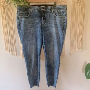 TORRID Women’s Bombshell Skinny Raw Hem Jeans Size 24 R